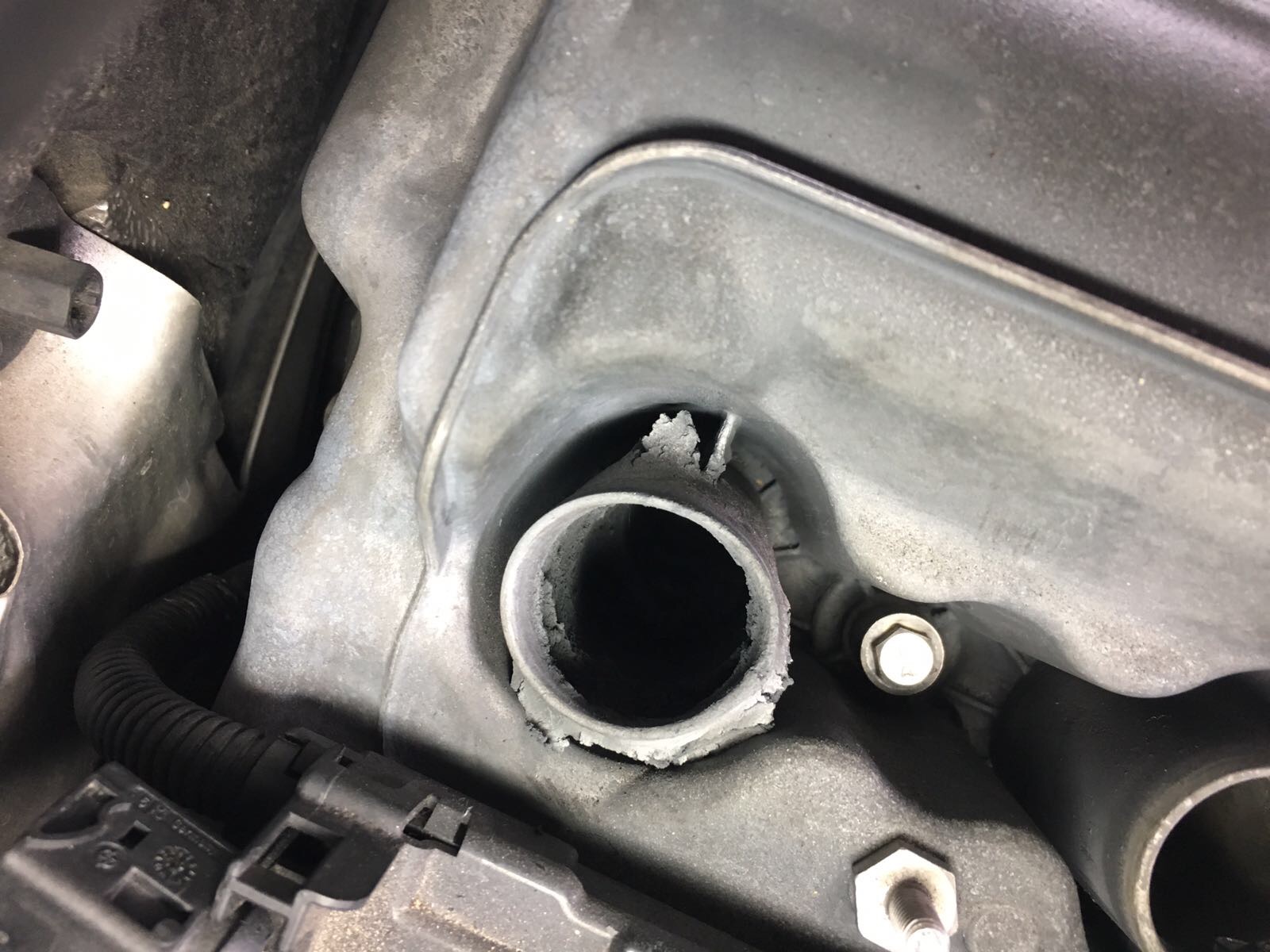 06 e90 325i Engine Valve Cover worn out problem BMW 3 Series
