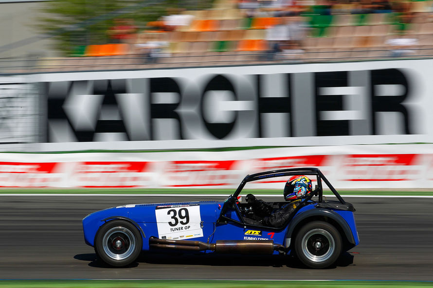 Name:  Catherham-HPC-TunerGP-2012-High-Performance-Days-2012-Hockenheimring-13-fotoshowImage-34239de1-5.jpg
Views: 7596
Size:  100.4 KB