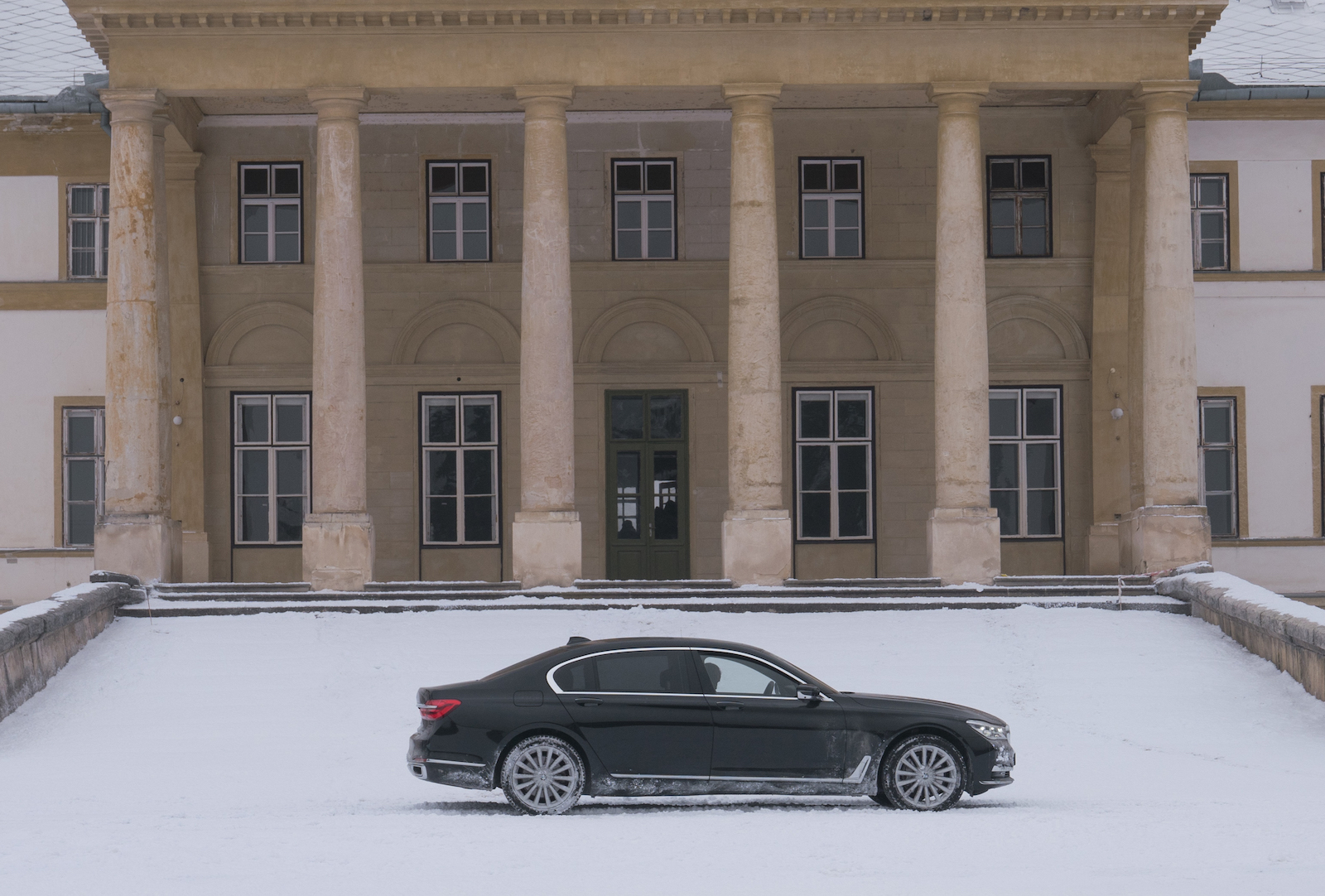 Name:  P90293909_highRes_the-bmw-7-series-in-.jpg
Views: 7741
Size:  1,011.9 KB