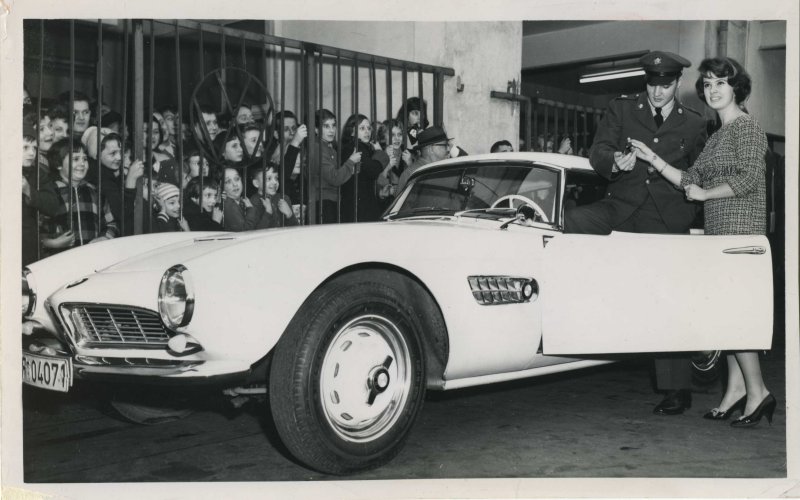 Name:  elvis  bmw507munichra2.jpg
Views: 24839
Size:  72.6 KB