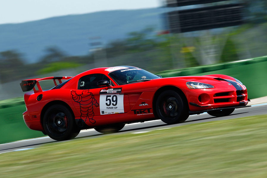 Name:  Dodge-Viper-ACR-TunerGP-2012-High-Performance-Days-2012-Hockenheimring-19-fotoshowImageNew-a6a09.jpg
Views: 2500
Size:  84.3 KB