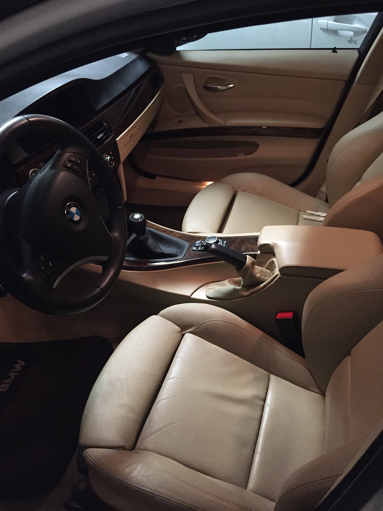 Name:  interior-front.jpg
Views: 580
Size:  578.6 KB