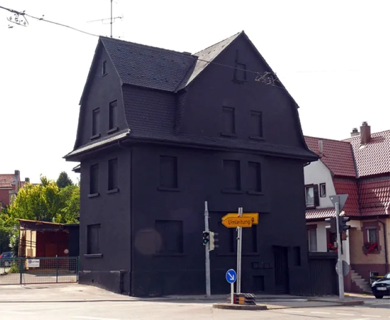 Name:  Black house..jpg
Views: 205
Size:  215.5 KB