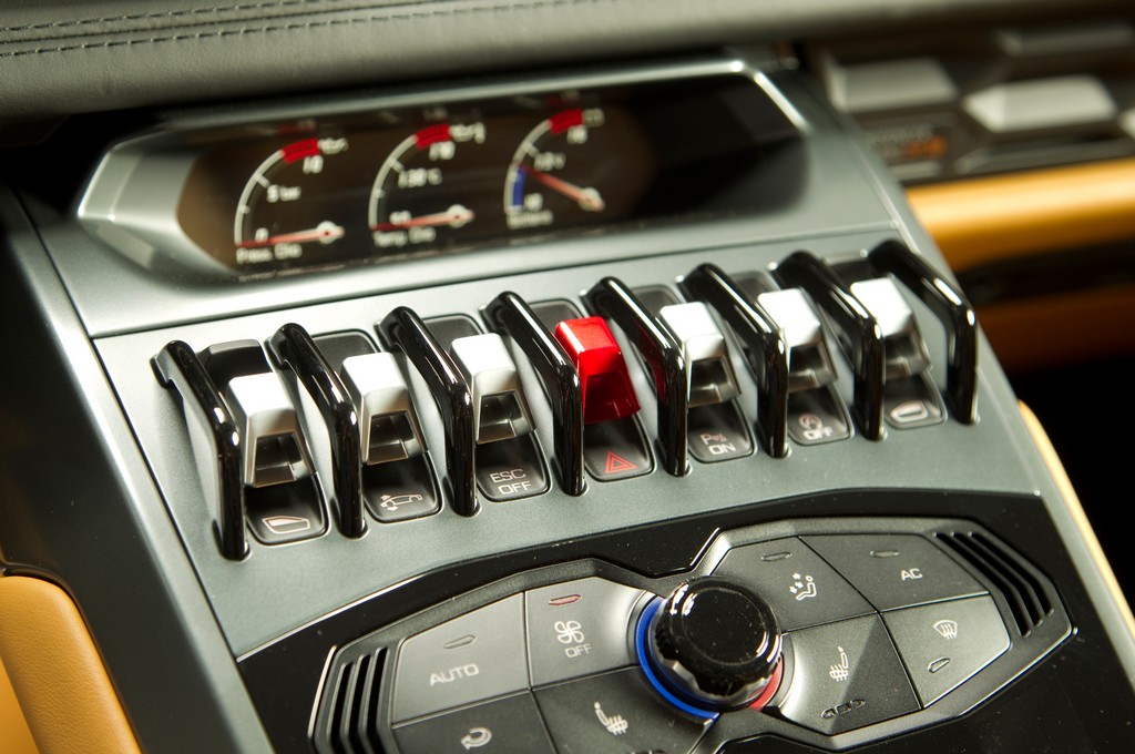 Name:  2015-Lamborghini-Huracan-toggle-switches.jpg
Views: 9836
Size:  155.4 KB