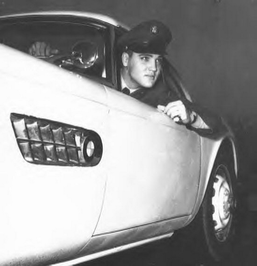 Name:  Elvis in BMW 507 in Bad Nauheim - June 1959.jpg
Views: 20701
Size:  82.9 KB